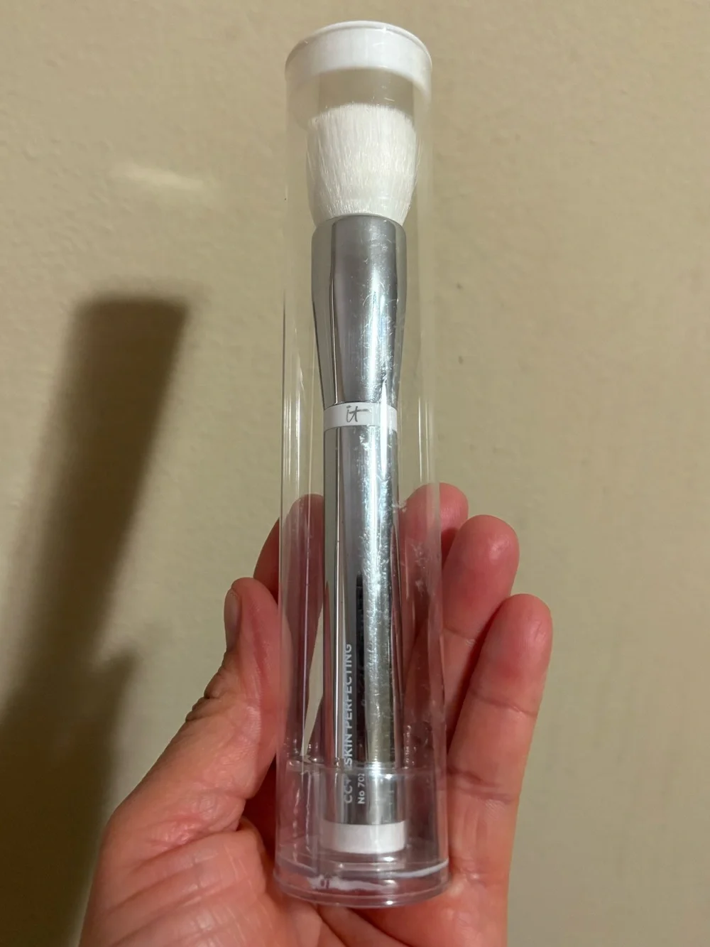 IT COSMETICS HEAVENLY SKIN CC+Skin-Perfecting Brush #702 BrandNew Factory Sealed